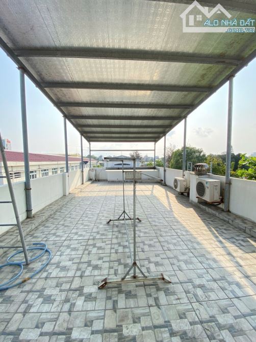 BÁN GẤP NHÀ 3 TẦNG ĐẸP - MẶT PHỐ LÊ VĂN HIẾN - 1