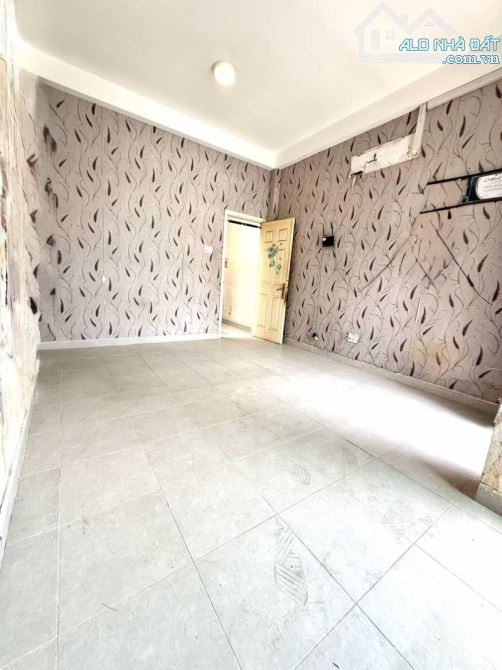 MẶT TIỀN NGUYỄN ĐÌNH CHÍNH - DTCN 54M2 , NỞ HẬU - CÓ GPXD MỚI - GIÁ 10.x TỶ - 1