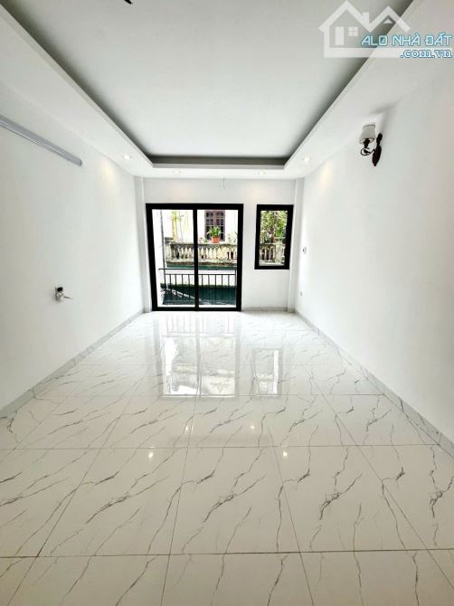 **🏡 BÁN NHÀ RẺ NHẤT LONG BIÊN – 33M², 3 TẦNG, CHỈ HƠN 3 TỶ! 🚀** - 1