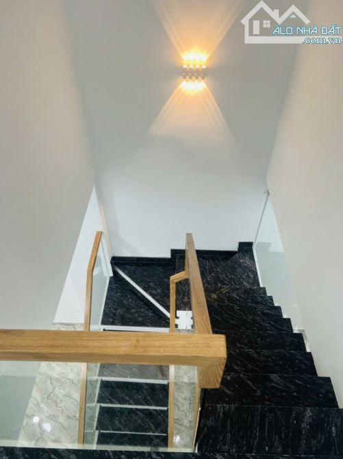 Chủ cần tiền kinh doanh, bán gấp nhà hẻm xe hơi, đẹp, sầm uất, Lê Văn Phan chỉ 6.x tỷ. - 1