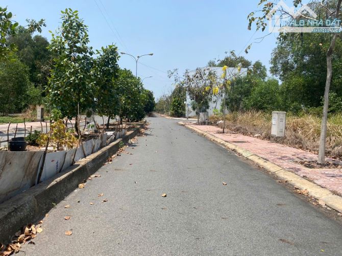 BÁN RẺ LÔ F LÀNG SEN LONG AN 880 TRIỆU - 1