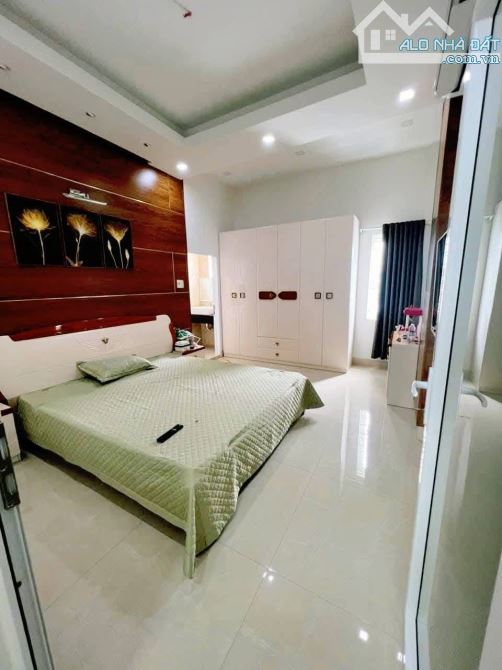 Bán nhà 4 mê mới full nội thất mặt tiền Phan Đình Phùng. 72m2 ngang 5m nở hậu giá 9,3tỷ - 2