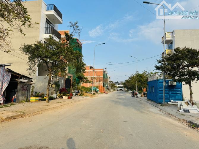 Bán đất góc 2 mặt tiền Đào Trí + Lê Thị Chợ, DT: 8x18.5m KDC Phú Thuận Quận 7 Giá 8 Tỷ - 2