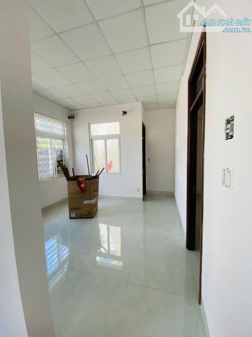 Bán nhà mặt tiền đường Trần Phú 10x20m - 2