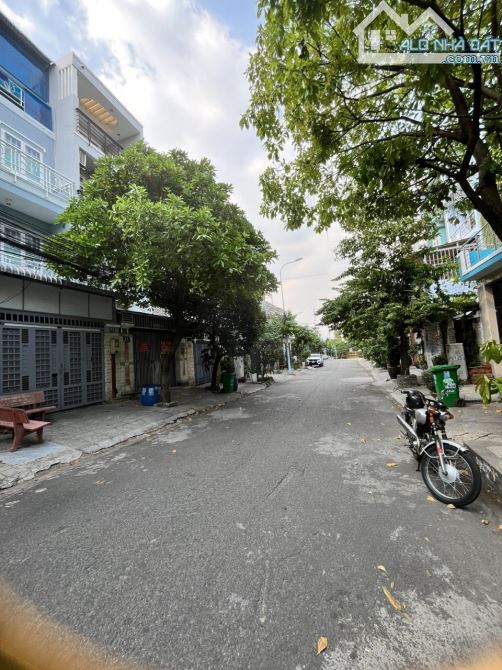 BÁN NHÀ 2 MẶT TIỀN ĐƯỜNG - 100M RA LÊ VĂN VIỆT - VIEW CÔNG VIÊN - 222M2 SÀN - CHỈ 12 TỶ! - 2