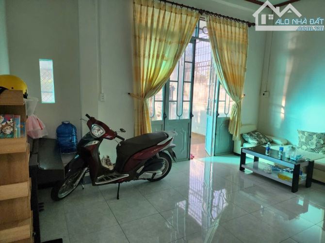 Bán nhà Mt Nguyễn Chí Thanh p Tân An tp Bmt dt 5.45x 29m giá 7 tỷ500 - 2