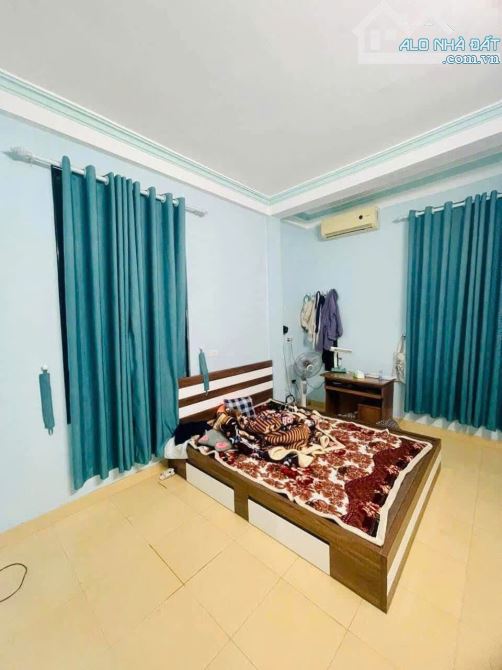 Ô tô đỗ cửa mặt ngõ Thái Hà! Thông vòng quanh KD, MT 4.5m, Dt 48m2*5T, chào 11.8 tỷ - 2