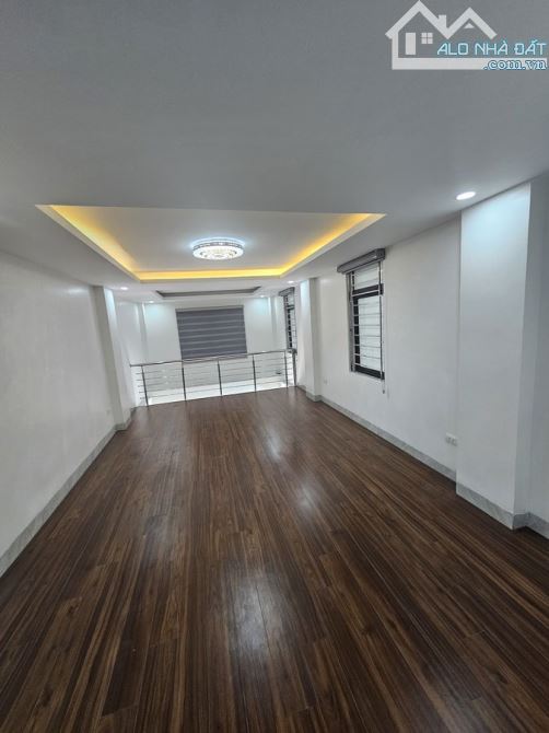 Bán Nhà Lô Góc Nguyễn Văn Linh, Thạch Bàn 37m2, 6 Tầng Ôtô 7 Chỗ Vào Nhà, Giá 7,4 Tỷ - 3