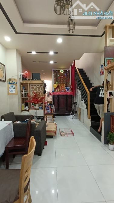 quận 8 ,4 tầng ,ngang hơn 4m ,nhỉnh 8,x - 3