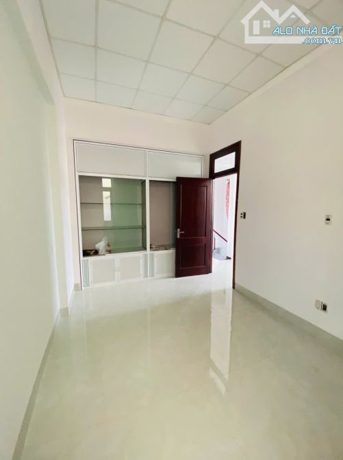 Bán nhà mặt tiền đường Trần Phú 10x20m - 3