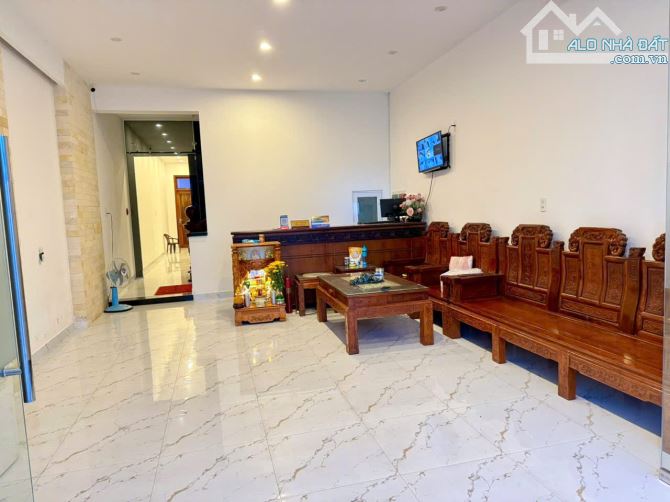 👉Bán Tòa Khách Sạn 5Tầng Đường 29/3 - Doanh Thu 70-80 triệu/tháng -Hòa Xuân - Gía 11Tỷ - 4