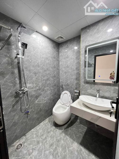 BÁN NHÀ ĐẸP THANG MÁY PHỐ NGUYỄN CHÍNH 48 M2X 5T Ô TÔ TRÁNH 14,5 TỶ - 4