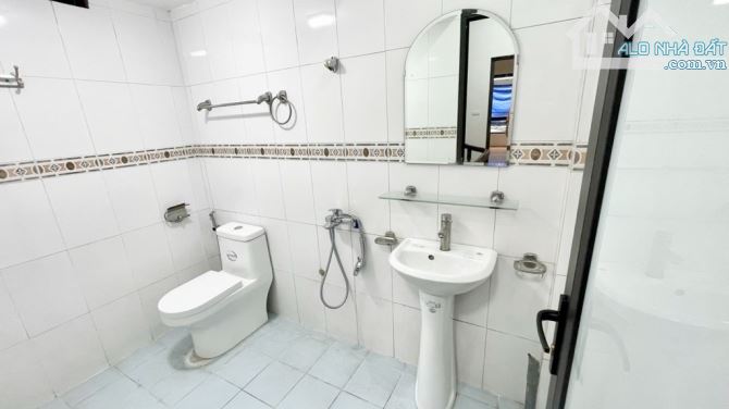 CẦN BÁN GẤP NHÀ 35m2, 4 TẦNG ĐƯỜNG ĐỀN LỪ. PHÂN LÔ, VỈA HÈ, Ô TÔ TRÁNH. VỪA Ở VỪA KD - 6