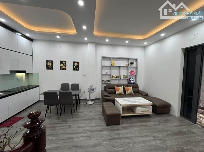 BÁN NHÀ-CẦU GIẤY-NHÀ ĐẸP -TRUNG TÂM CẦU GIẤY -NỘI THẤT FULL-40M² 4T GIÁ 7tỷ380 - 9