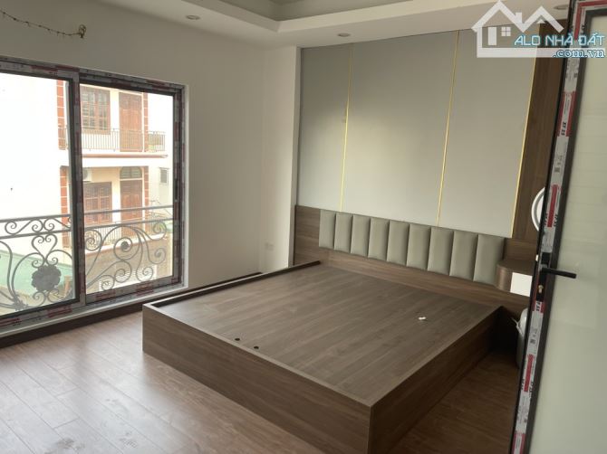 Bán nhà thạch bàn 31m² , mt 4,7m² , nhà 5 tầng , ôtô vào nhà giá chào 6,1 tỷ TL. - 9