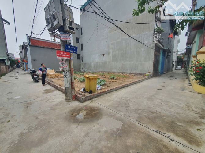 Bán đất tại tổ  4 TT Quang Minh, Mê Linh 52m2, lô góc, 5m mặt tiền, sổ đỏ, đất ở đô thị,