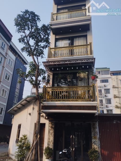 NHÀ DÂN XÂY - PHÂN LÔ - Ô TÔ ĐỖ CỬA - RẺ NHẤT CẦU GIẤY - NHỈNH 10 tỷ.