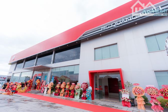 Cần cho thuê 2000m2 showroom ô tô, điện máy, nội thấtc với mặt tiền đẹp