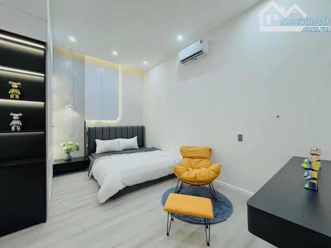 NHÀ 3 LẦU - HẺM XE HƠI, 5,295 tỷ  GA METRO - LÊ VĂN VIỆT  Q9  CHO THUÊ 180TR
