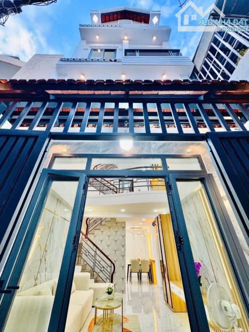Cần bán nhà phố ẩm thực Phan Xích Long 4