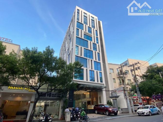 Cho thuê văn phòng diện tích lớn 200m2, đường Nguyễn Văn Trỗi, sẵn fitout, đầy đủ tiện ích