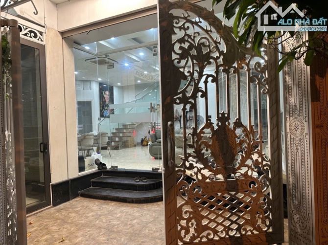 Nhà đẹp mặt phố Định Công, Hoàng Mai - ô tô đỗ cổng - Thang Máy - Vỉa hè kinh doanh đỉnh