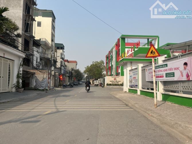 Giá SỐC! Bán NHANH, Giá chỉ 81 tr/m2 Đất Giang Biên, ô tô thông, 68m, MT 4m, nhỉnh 5 tỷ