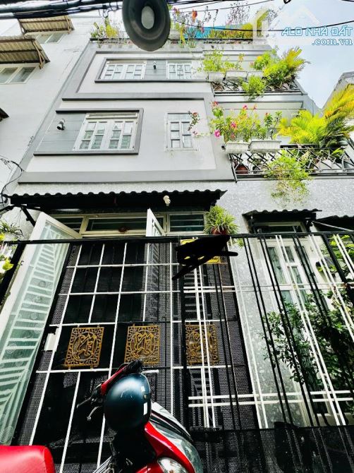 [Đầu tư đáng cân nhắc] BẤT ĐỘNG SẢN ĐẸP: NHÀ 4 TẦNG BTCT, 4 PHÒNG NGỦ, RỘNG 4M, HẺM 1/, 5