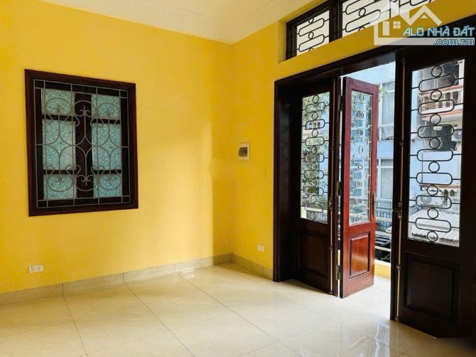 Cho thuê nhà Nguyễn Văn Huyên , Cầu Giấy Diện tích 75m 3.5 tầng
