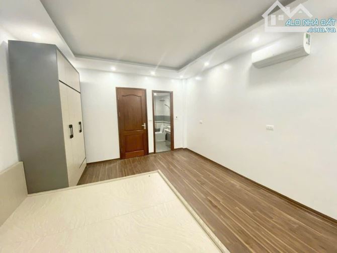 CHO THUÊ NHÀ NGÕ OTO TRÁNH NGÕ 106 HOÀNG QUỐC VIỆT - DT 60m2 - 6 TẦNG - GIÁ 36TRIỆU