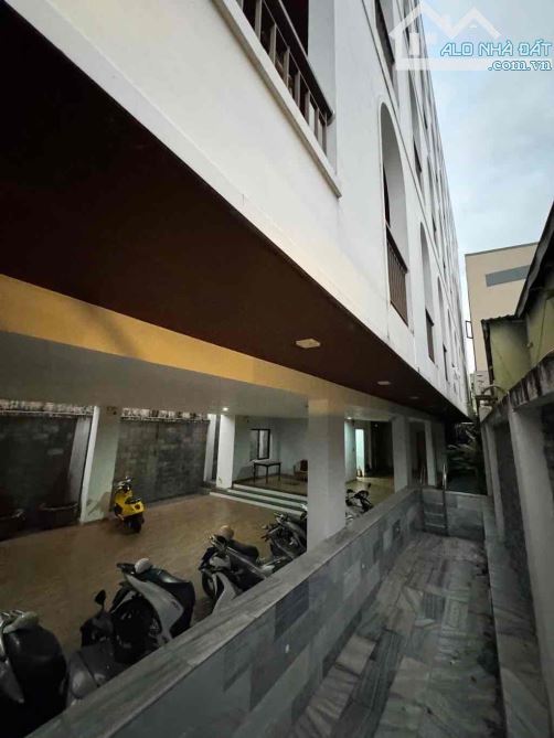 Cần bán Toà căn hộ đường Phạm Quang Ảnh. Gần cầu Rồng. DT 306m2