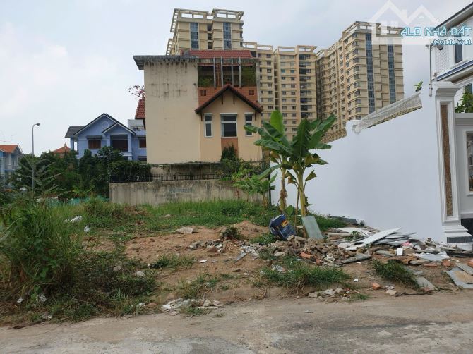 Bán đất Phú Nhuận dự án 10 mẫu đường Nguyễn Duy Trinh Quận 2 cũ gần chợ (165m2) 20 tỷ