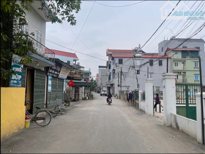 BÁN NHÀ 3 TẦNG 51/69m2. BÌA LÀNG LỰC CANH XUÂN CANH BÁN KÍNH 500M VINCOLOA,QL5 GIÁ 5,xx TY