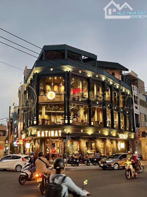 Góc 2 mặt tiền Lê Hồng Phong, P10, Quận 10. DT: 9.5m x 10m, 4 tầng. HĐT: 100tr/th. Giá 30