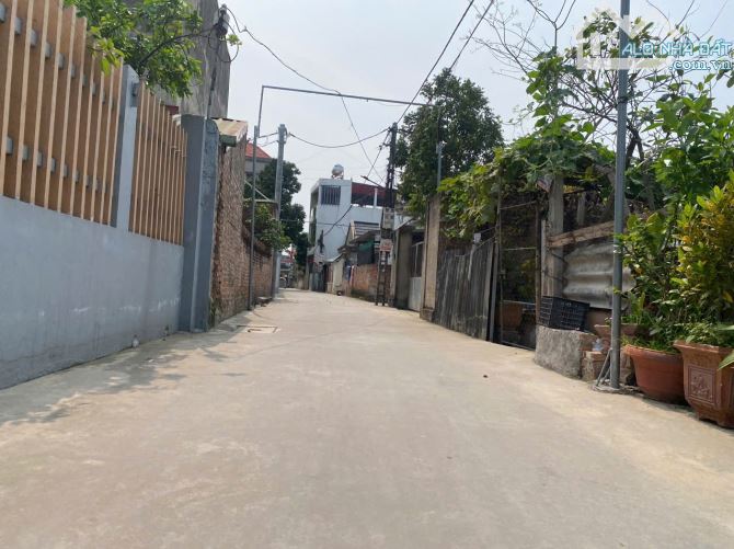 Siêu phẩm Lạc Nông 115.5m2 full thổ cư. Đường rộng ô tô 7 chỗ đỗ cửa
