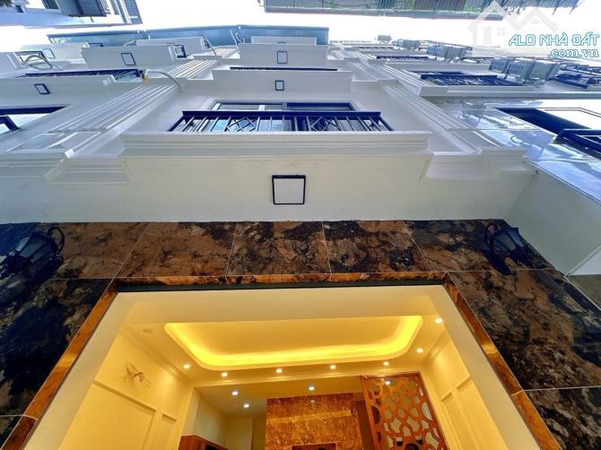 BÁN TÒA NHÀ BA ĐÌNH - HƠN 100M - 9 TẦNG - 27P FULL ĐỒ - Ô TÔ NGỦ - DÒNG TIỀN 200TR - VIP