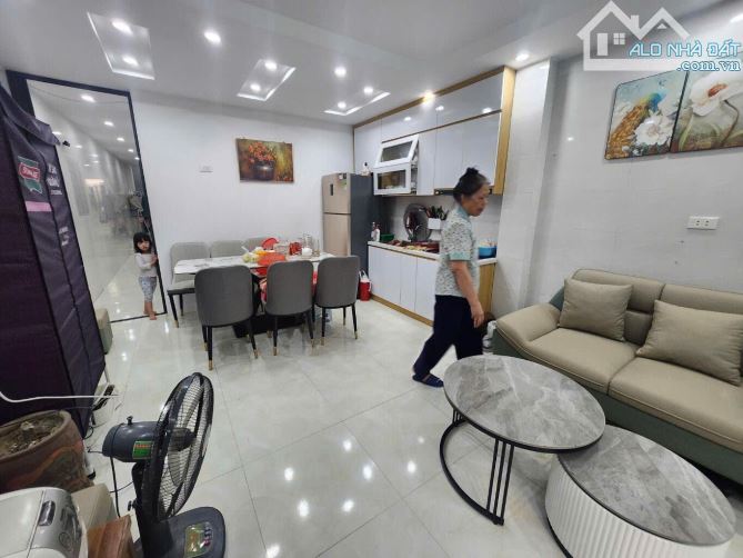 BÁN ĐẤT TẶNG NHÀ TRẦN QUỐC HOÀN – 70M² – 3 NGỦ – FULL NỘI THẤT – GIÁ 4.37 TỶ (HCG3697)