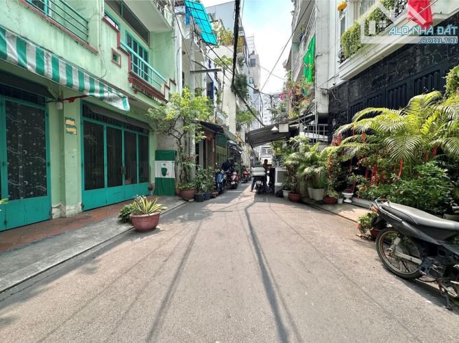 CẠNH PHAN XÍCH LONG, P7, PHÚ NHUẬN - HẺM Ô TÔ TRẢI NHỰA CHUẨN 4M - 63M2 A4 - 2 TẦNG