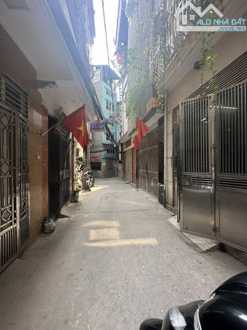 Bán nhà Xã Đàn, Trung Phụng, lõi Đống Đa 35m2 mặt tiền 4m, ngõ thông gần oto 6t7