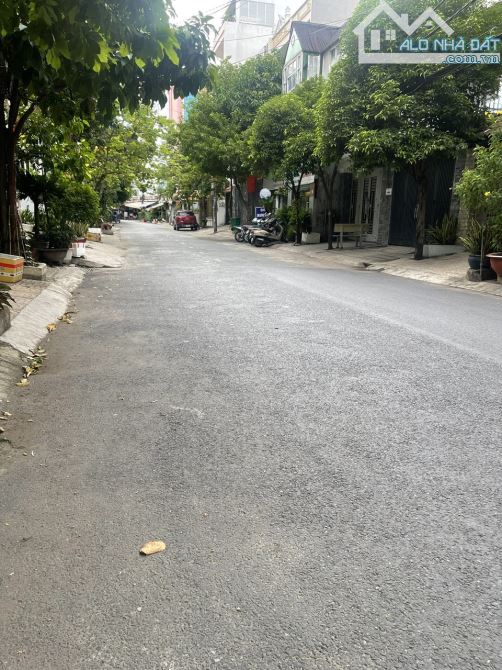 Cần Bán Biệt Thự 3MT Đường Nguyễn Oanh P17 GV DT 13x22m trệt 2 Lầu Giá 33 tỷ thương lượng