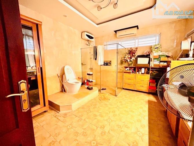 NHÀ BỒ ĐỀ - THANG MÁY Ngõ thông - 1