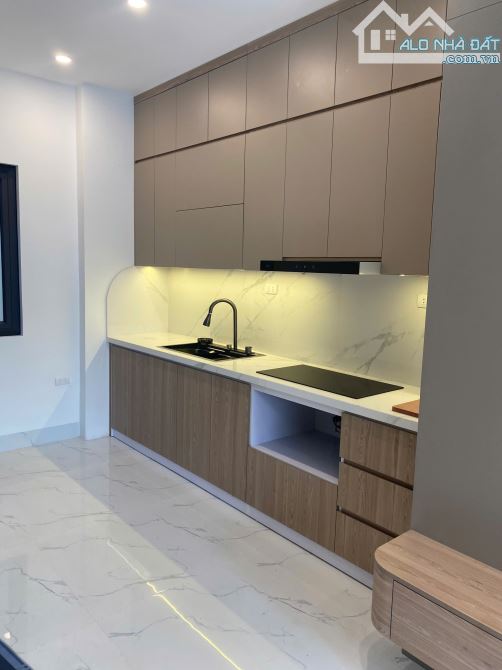 BÁN NHÀ VIỆT HƯNG - MỚI ĐẸP 40M2- 5 tầng full nội thất chỉ 5,6 Tỷ TL - 1