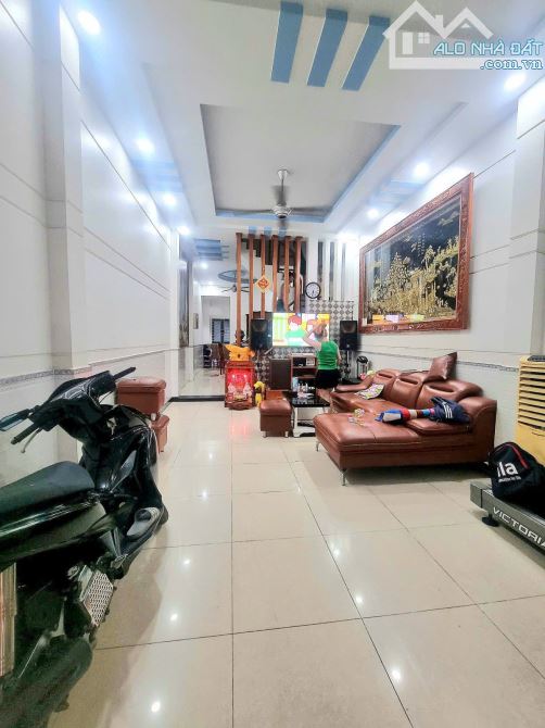 Nhà 3 tầng mới, hẻm xe hơi 6m cần ra nhanh chỉ 4 tỷ - Hai Bà Trưng, Đông Hòa - Dĩ An - 1