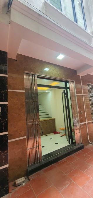 CẦN TIỀN GẤP GIÁ NÀO CŨNG BÁN ....NHÀ ĐẸP PHỐ 5 TỶ . GẦN CHỢ , TRƯỜNG HỌC CẤP 1.2 GẦN Ô TÔ - 1