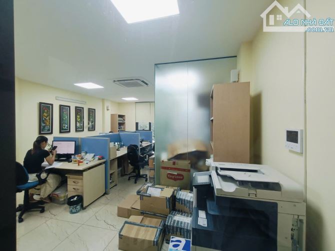 Toà nhà thiết kế hiện đại 7 tầng, 1 hầm. Mặt phố Mạc Thái Tông. DT 70m2, 6 tầng, thang máy - 1