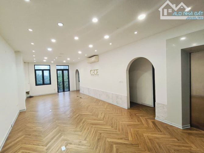 Cho thuê nhà mặt phố Mạc Thái Tổ, Cầu Giấy, Hà Nội. DT 96m2, 1 hâm, 4 nổi. Giá 70 tr (thg) - 1