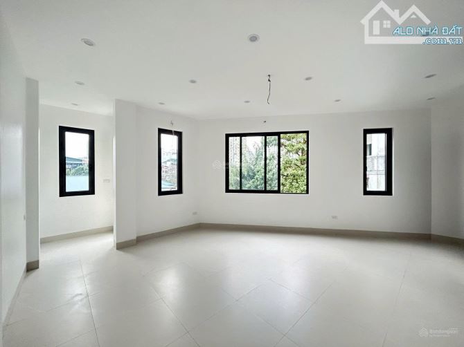 Cho thuê nhà mới phố Nguyễn Bá Khoản, Cầu Giấy. DT 40m2, 5 tầng, lô góc, thông sàn 27 tr - 1