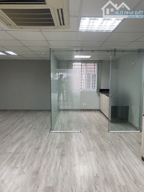 Cho Thuê Văn Phòng Đường Nguyễn Thị Minh Khai ,Đa Kao ,Q1 DT 70m2 giá 23 triệu/tháng - 1