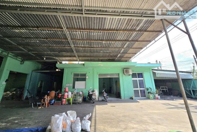 Bán nhà xưởng hơn 2000m2 full SKC Thạnh Phú, Vĩnh Cửu, Đồng Nai, giá 15 tỷ - 1
