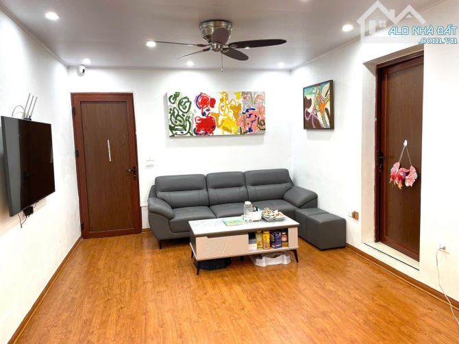 Căn Hộ Tập Thể Phố Đội Cấn 3PN, rộng 120m2, tầng 3, căn góc 3 mặt thoáng, sân chơi 5.7 tỷ - 1